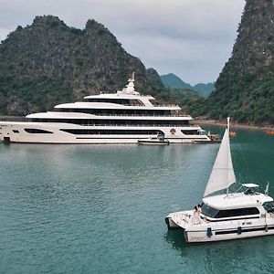 Scarlet Pearl Cruises - Wonder On Lan Ha Bay
